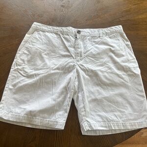 Original Penguin White Flat-Front Men's Shorts